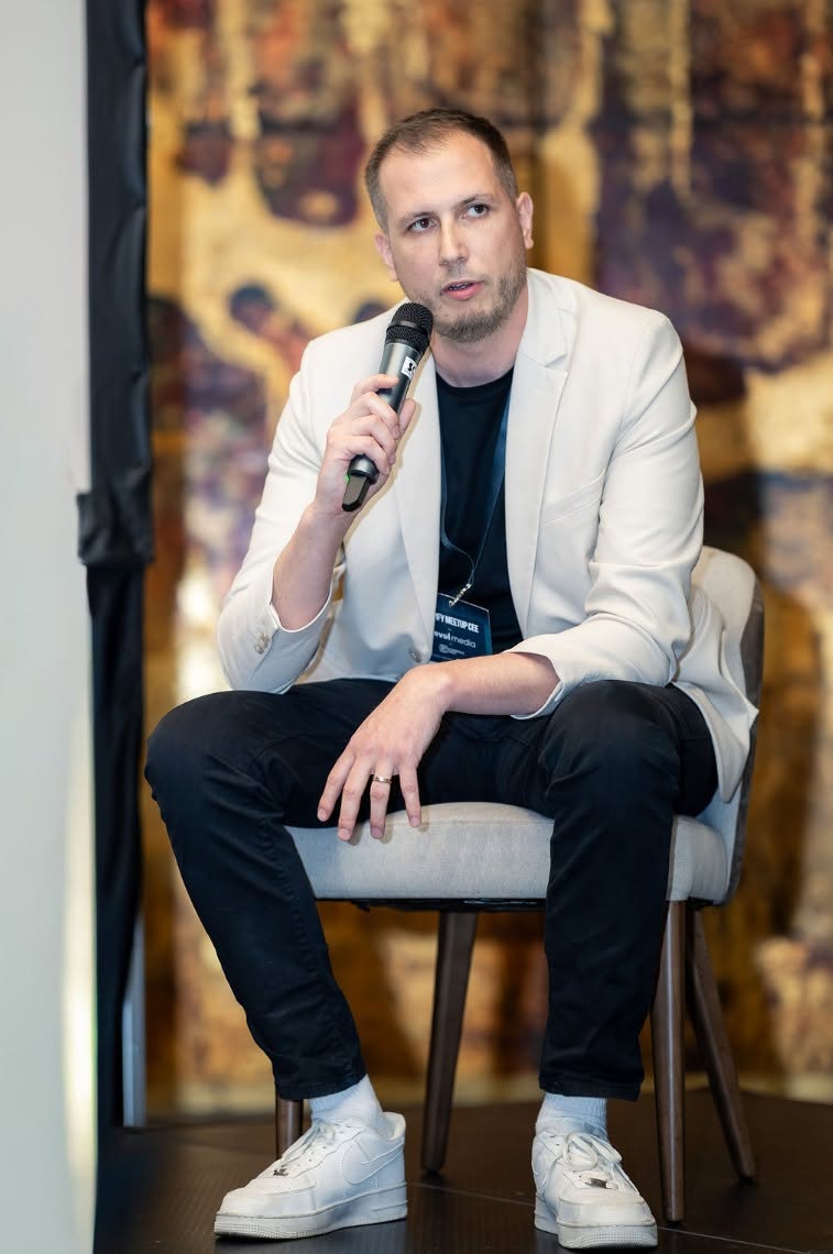 Bogdan Dogaru la un panel despre ecommerce si Shopify